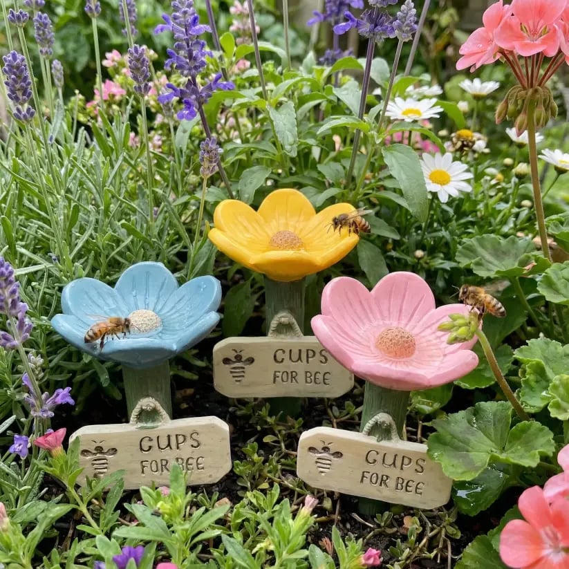 🌸Flower-Shaped Bee Watering Station🐝