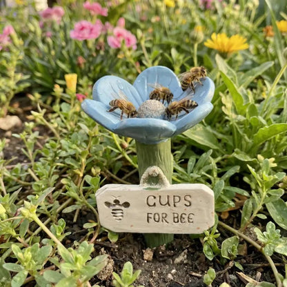 🌸Flower-Shaped Bee Watering Station🐝