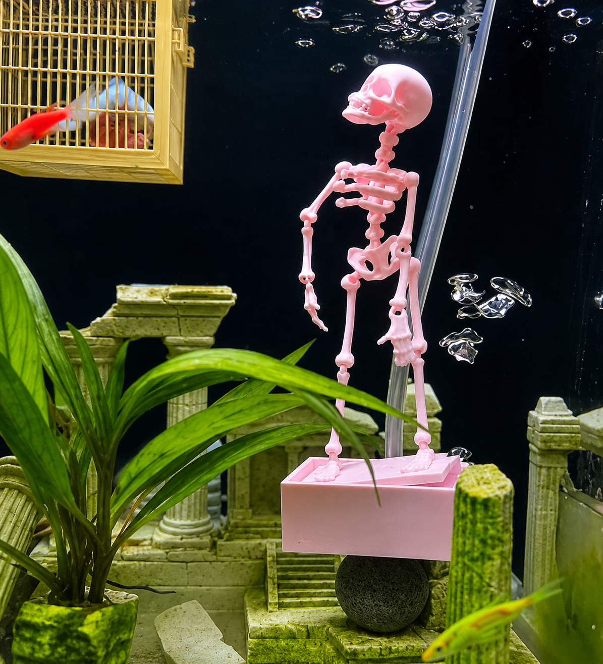 💀Action Skeleton Aquarium Ornament — Air-Driven Moving Skeleton Fish Tank Bubbler Decoration for Fresh & Saltwater Aquariums
