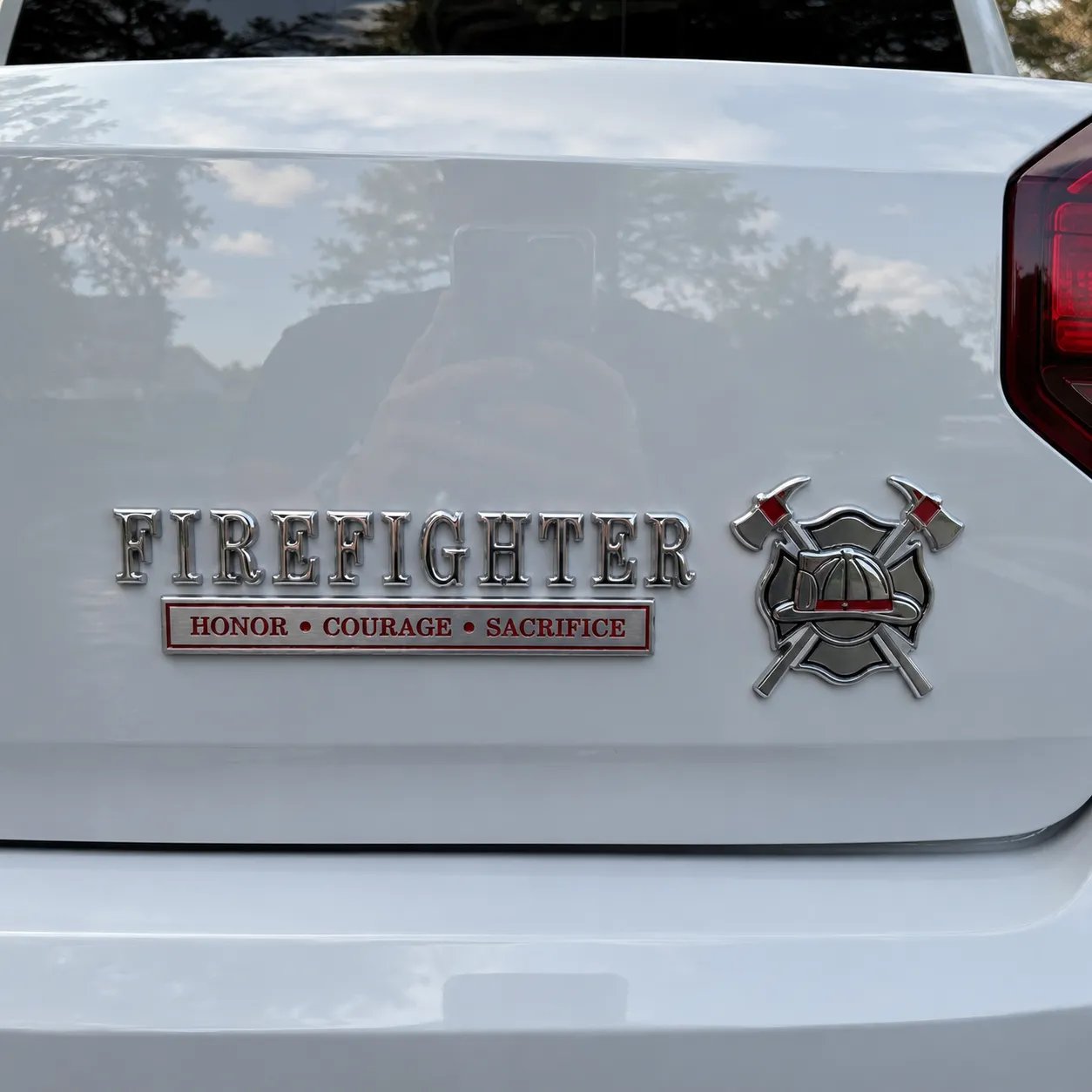 🔥Father's Day 50% OFF - 🚒 Firefighter Honor Courage Sacrifice Car Emblem Metal Badge
