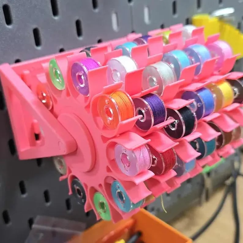 🔥 Last Day 49% OFF - 🧵 Rotating Bobbin Thread Organizer